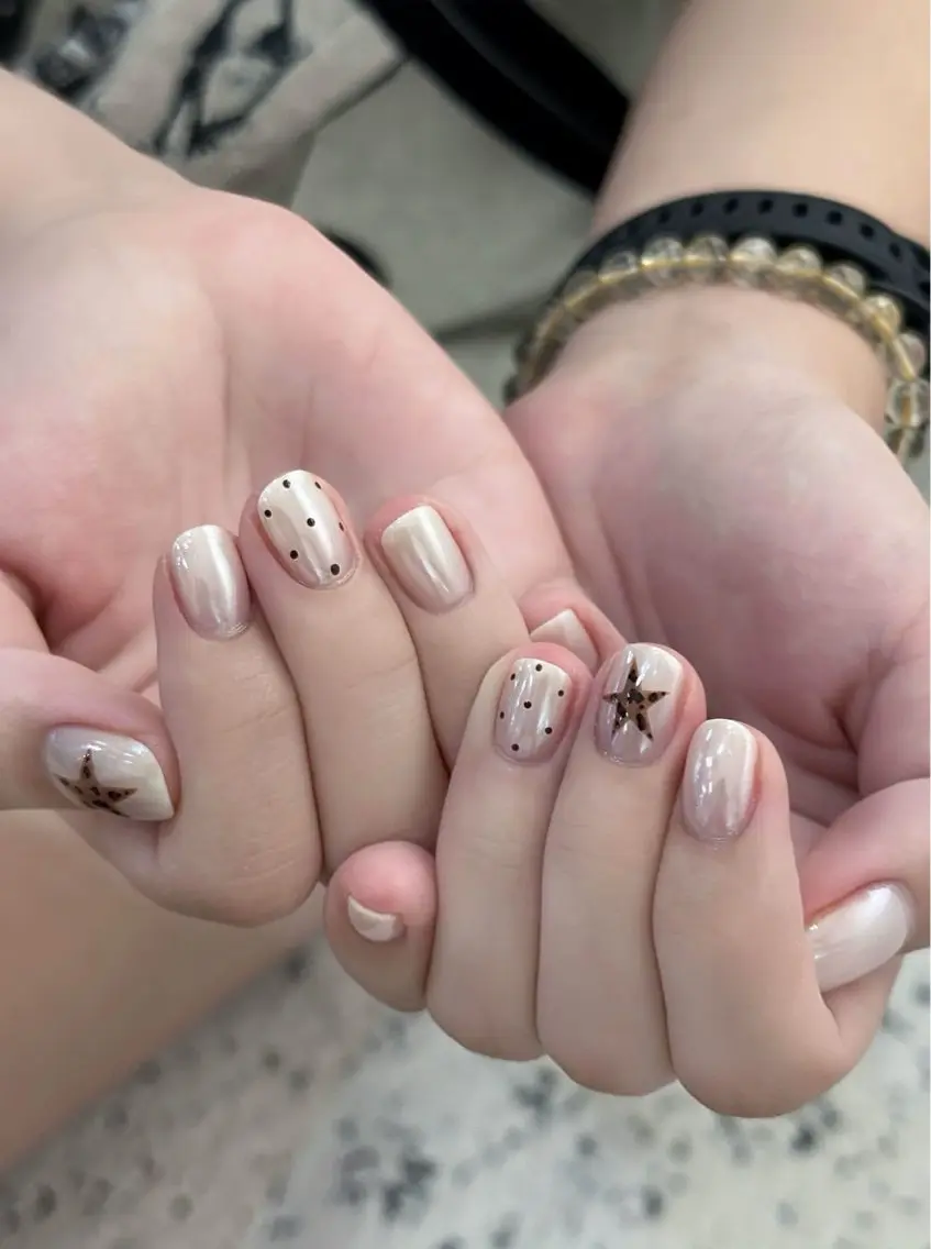 ネイル チークネイル ドット フットネイル フレンチネイル グラデーション ハンドネイル フットネイル HANA 川越東口ネイルサロンのネイルデザイン