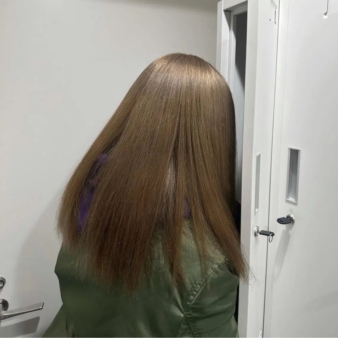 セミロング カラー ベージュカラー ブリーチ ミルクティーベージュ ヘアカラー s u z uのヘアスタイル