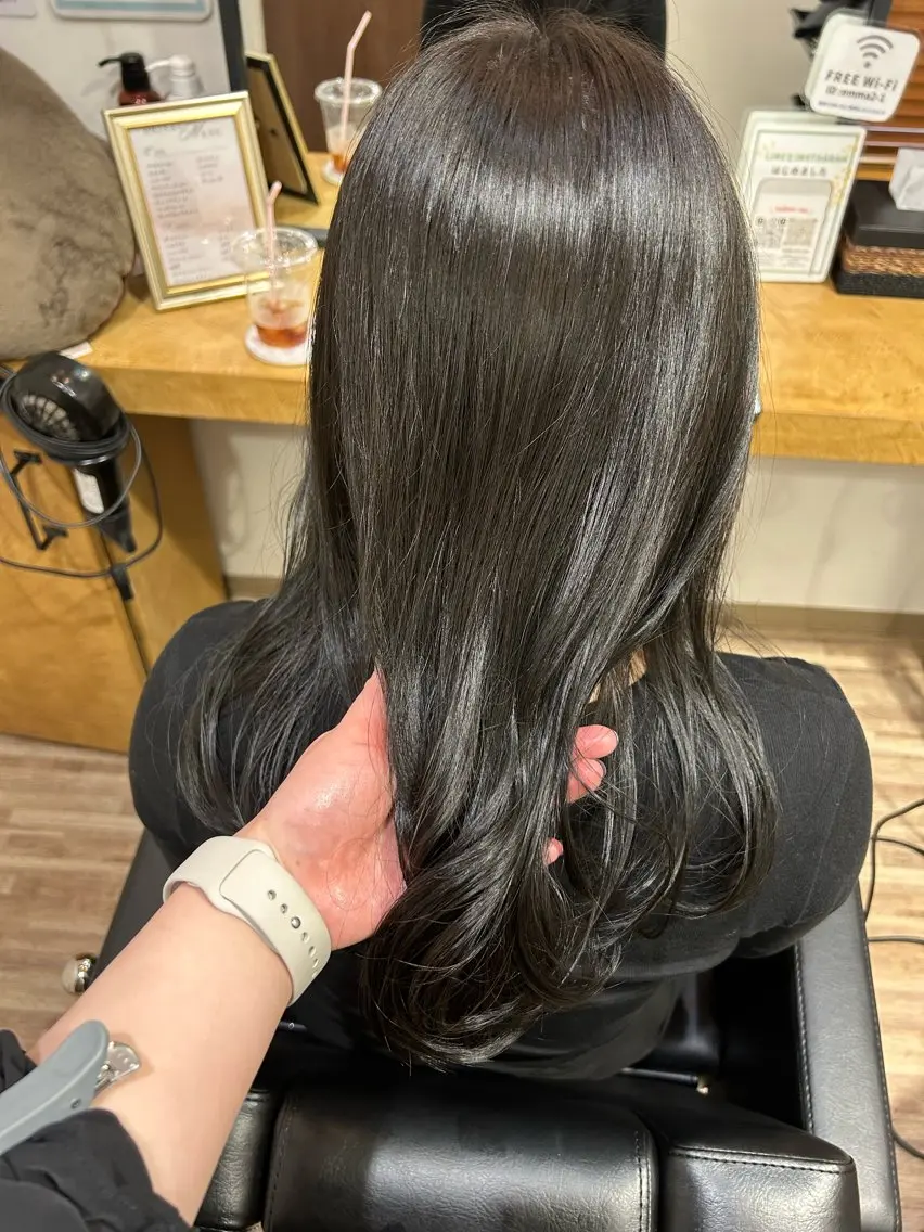 ロング カット ヘアカラー 齋藤 未夢のヘアスタイル