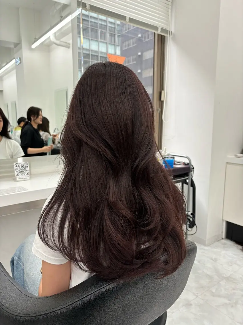 ロング カラー 抜け感レイヤー︴ ニュアンスカラーのヘアスタイル