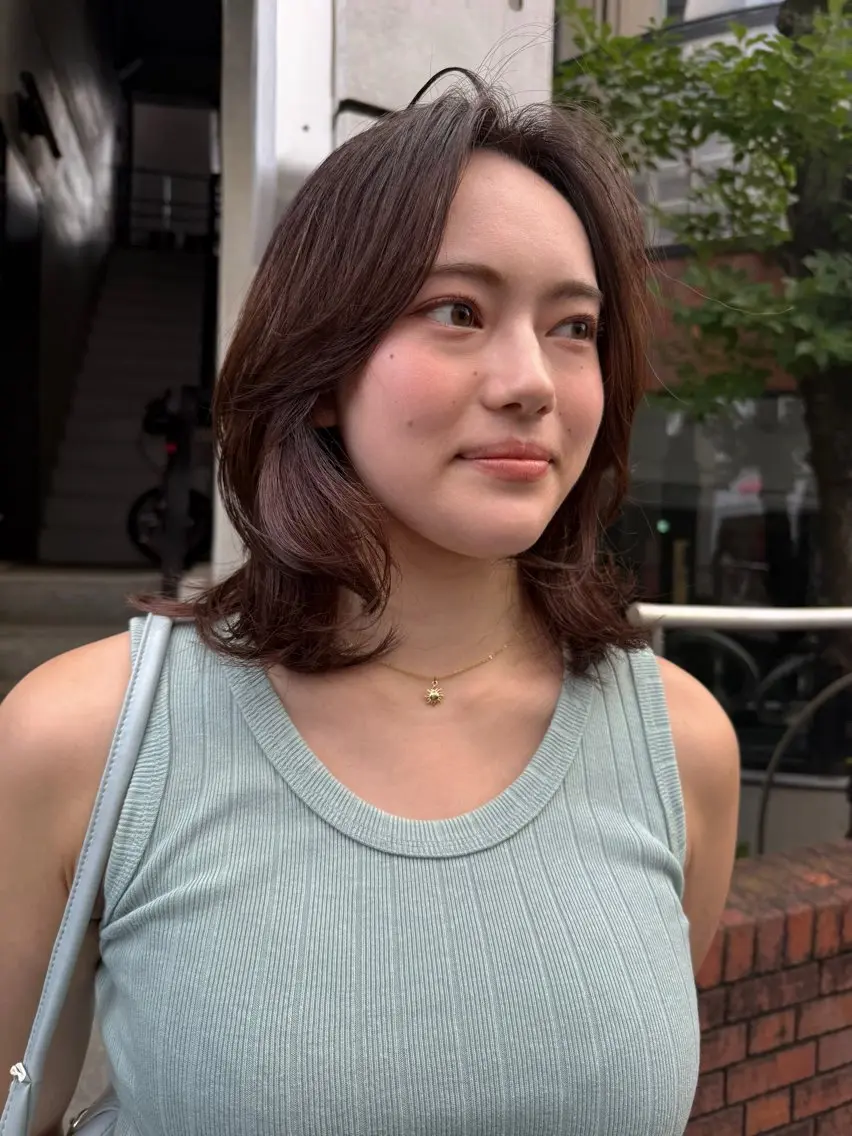 ミディアム ミディアムレイヤー ハッシュカット ハイレイヤー レイヤーカット カット ヘアカラー レイヤーカット\ウル フ　chinatsuのヘアスタイル