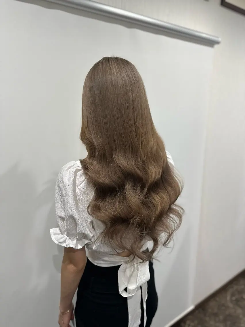 ロング カラー プルエクステ ブリーチ エクステ TOMOMI /フロレゾンのヘアスタイル