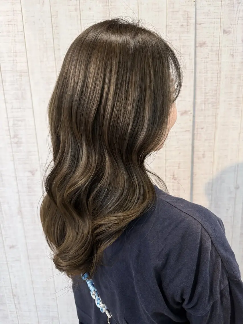 ロング カット ヘアカラー visage ももかのヘアスタイル