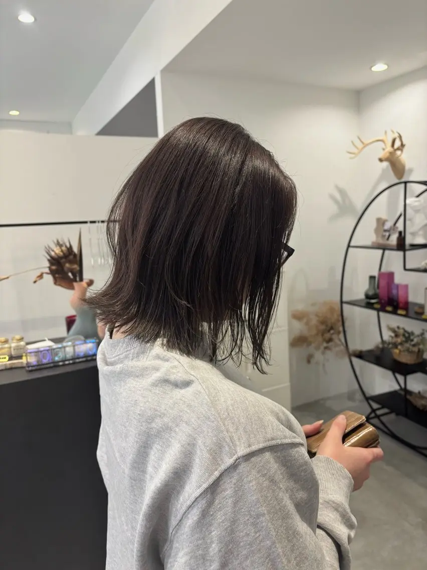 カラー グレージュ 牧野 花夏のヘアスタイル