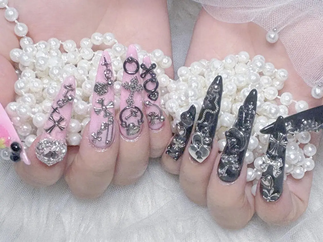ネイル オーロラネイル 長さ出し フレンチネイル ガーリー キラキラネイル 🎀まゆ 🪽🐾のネイルデザイン