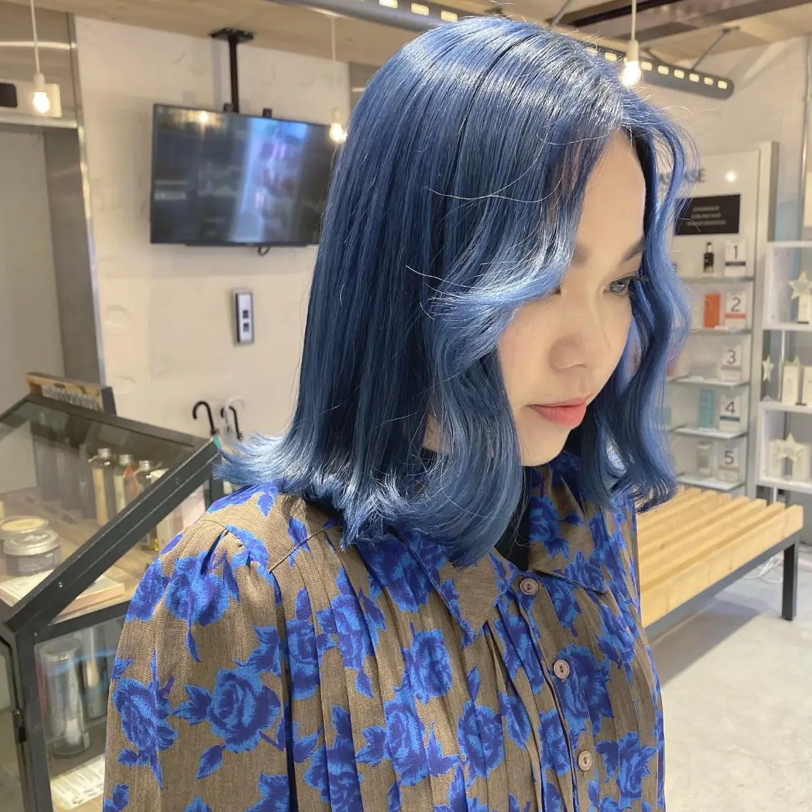 セミロング カラー ブルーカラー ネイビーカラー ORIKA 美容室のヘアスタイル