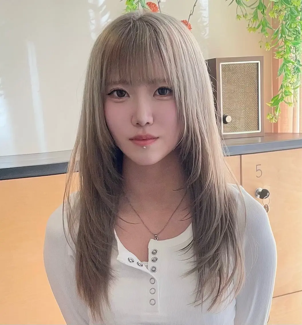 ロング カラー グレージュ レイヤーカット モテるブラウンカラー の達人Tomoyaのヘアスタイル