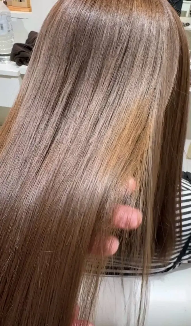 ロング カラー ブラウンカラー NICCOLO室見 Erinaのヘアスタイル