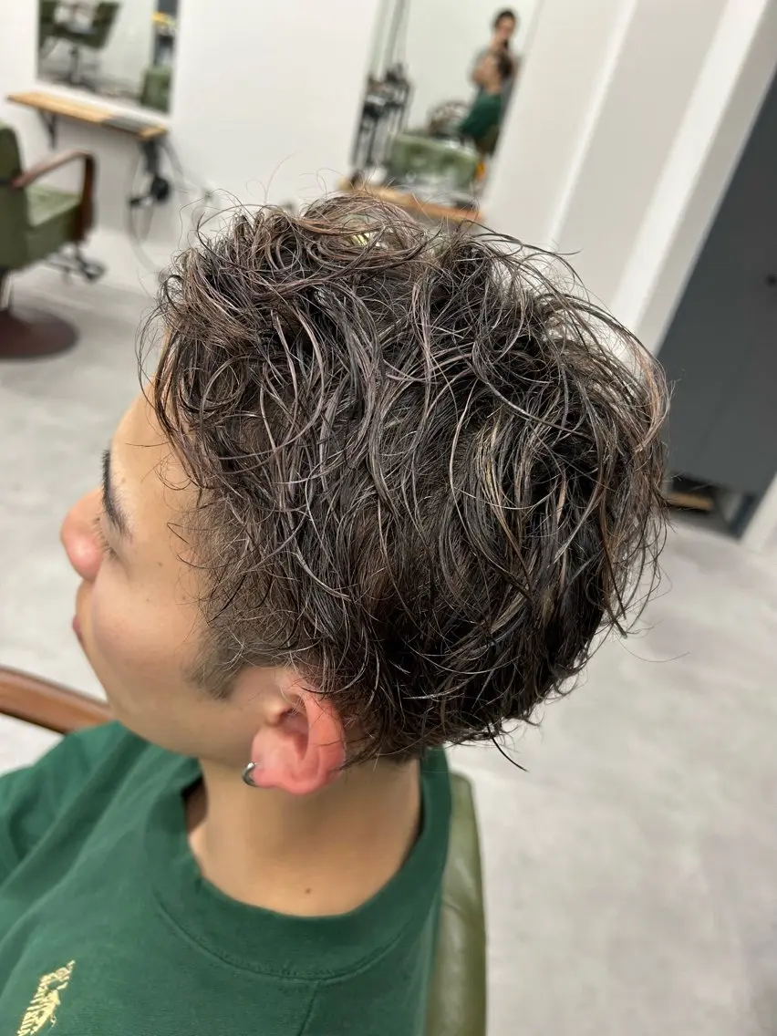 カラー メンズ メンズハイライト ハイライトカラー カット ヘアカラー トリートメント SHAFT Ieiriのヘアスタイル