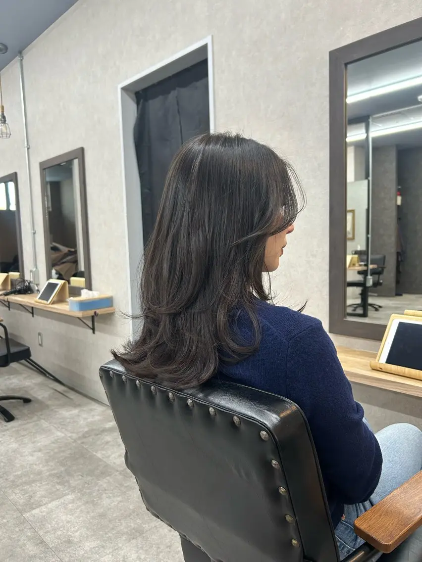 セミロング カラー ハイレイヤー レイヤーカット カット ヘアカラー トリートメント いなみね はるきのヘアスタイル