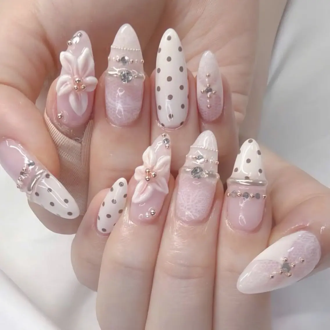 ネイル ドット フラワーネイル ジェルネイル ガーリー 韓国ネイル ハンドネイル Umee Nailのネイルデザイン