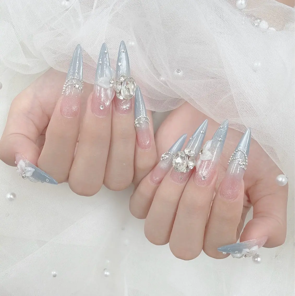 ネイル アートネイル オーロラネイル ボルドー チークネイル フレンチネイル ハンドネイル Sakura Nail Salonのネイルデザイン