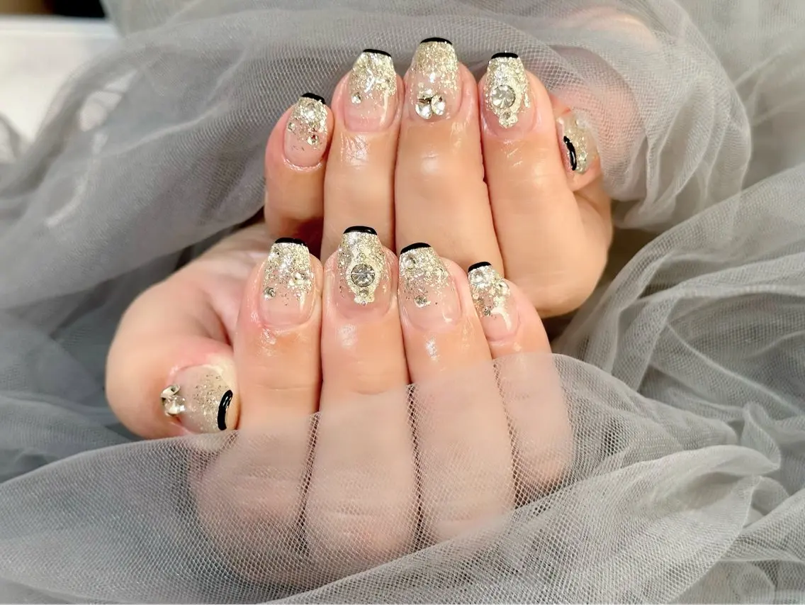 ネイル フレンチネイル ラメ(グリッター) ラメグラデーション シルバー ハンドネイル Nail Salon KURELLYのネイルデザイン