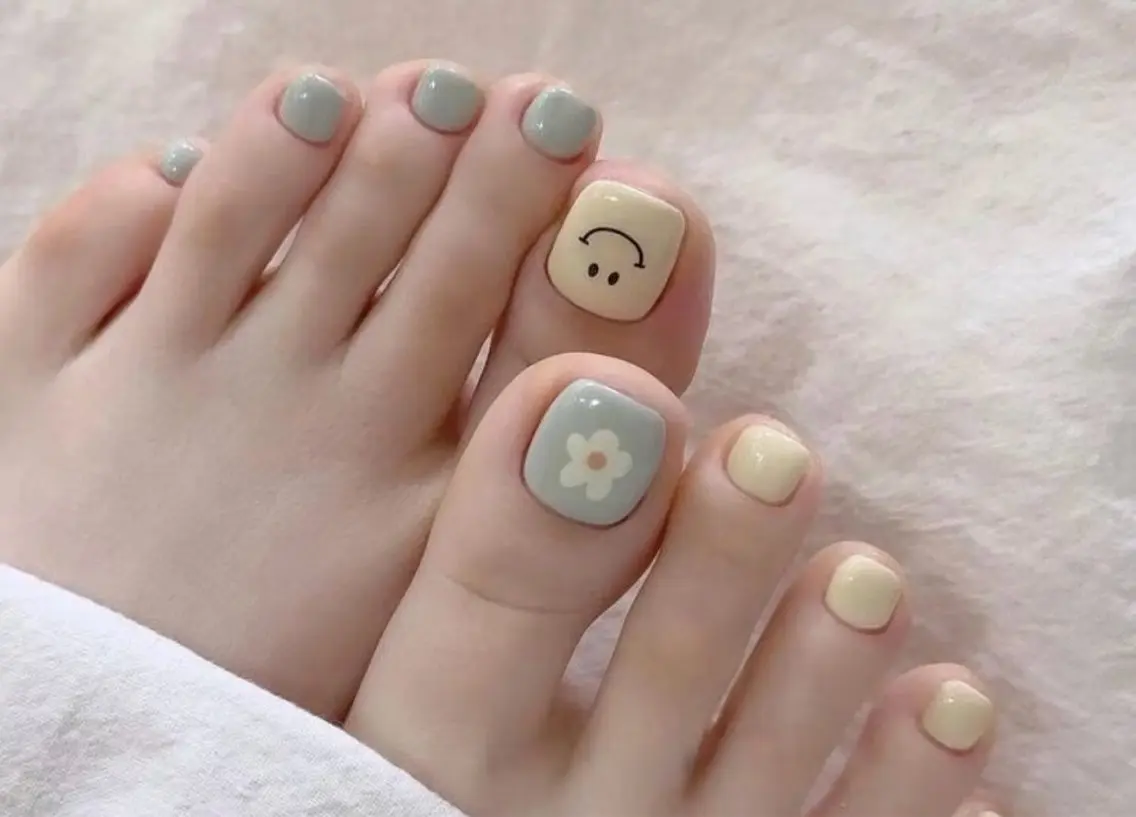 ネイル フットネイル H3 Nail Tsuki🦋💙のネイルデザイン
