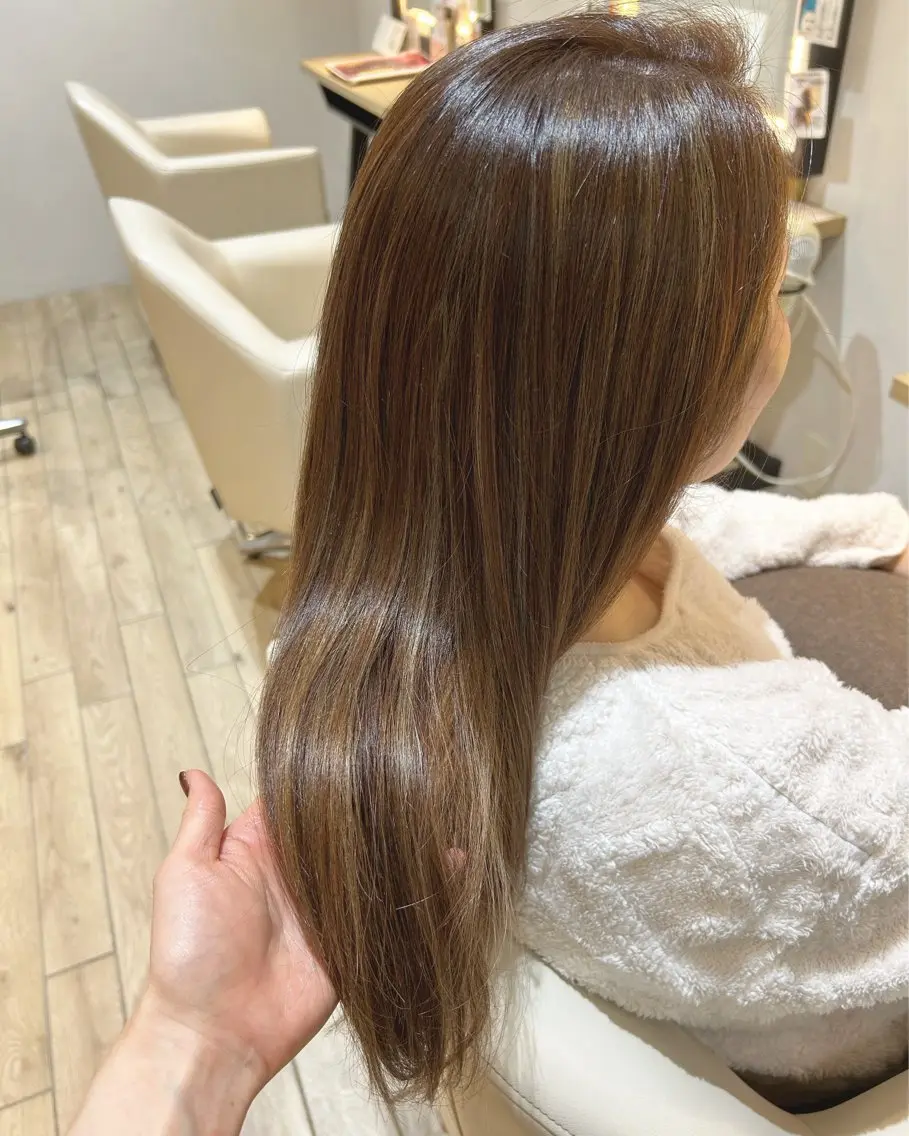 ロング ハイライト 梅沢 優羽のヘアスタイル