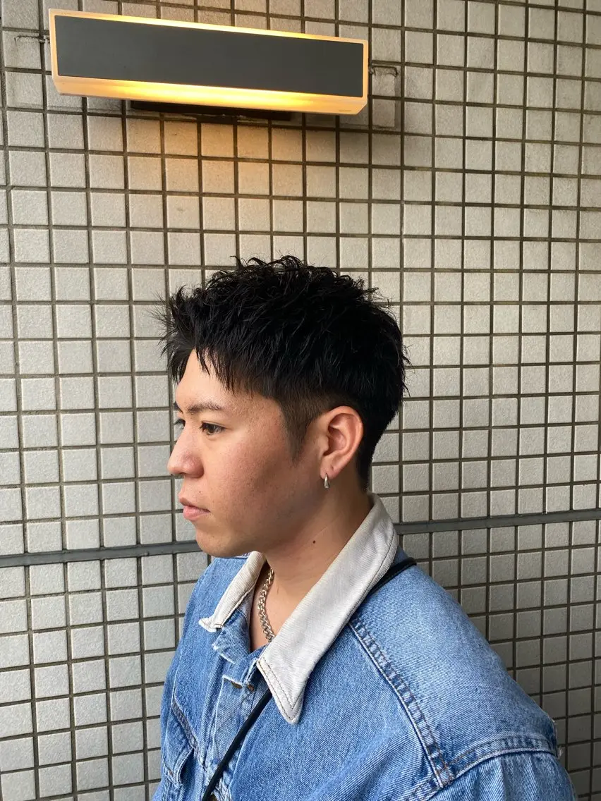 ショート メンズ アップバング ツーブロック カット トミモト アユムのヘアスタイル