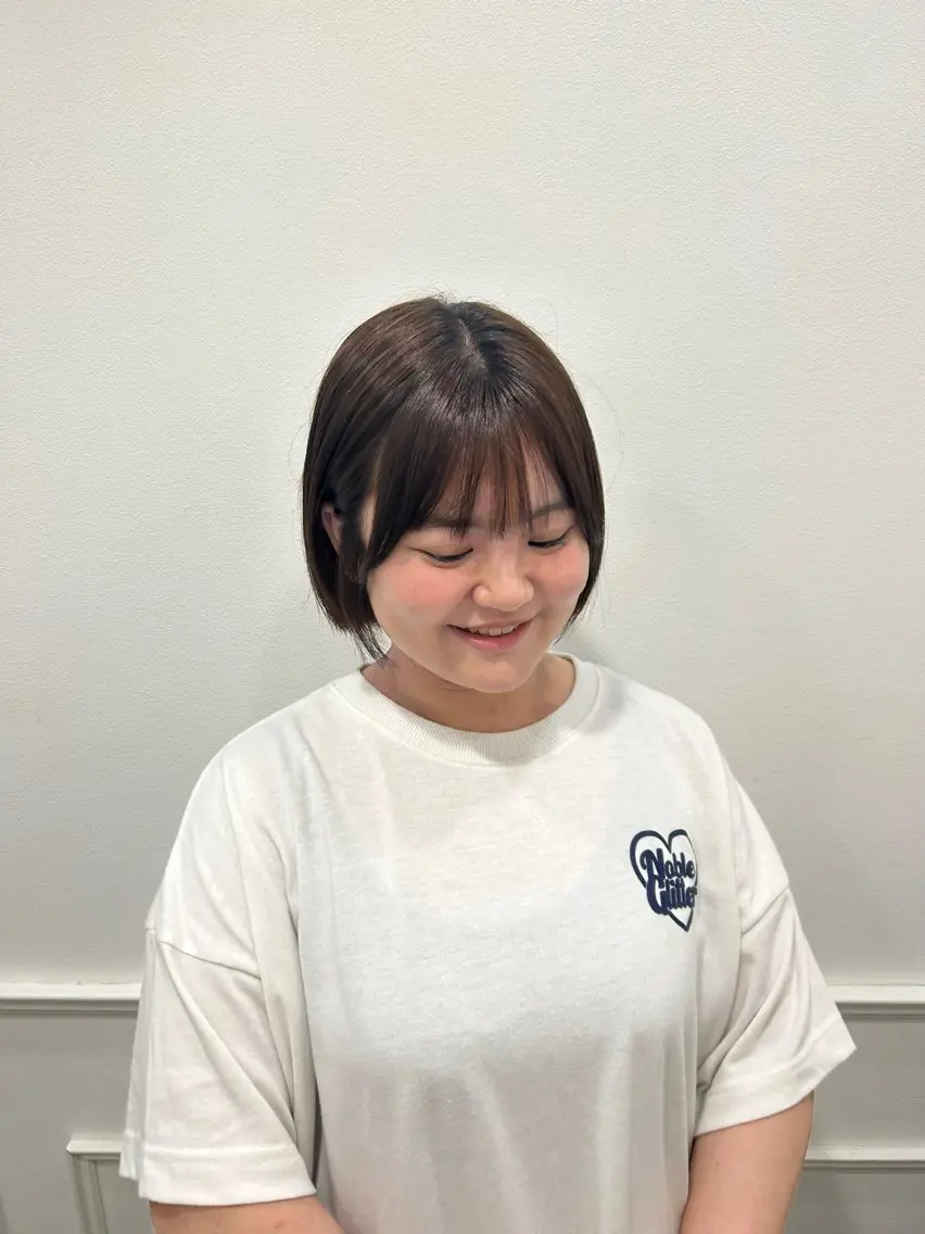ショート ボブ カット 新田 妃那のヘアスタイル