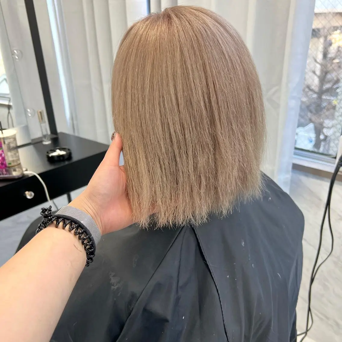 ミディアム カラー シールエクステ ハイトーンカラー エクステ ヘアカラー シールエクステ特化 ハイトーン、NANAのヘアスタイル