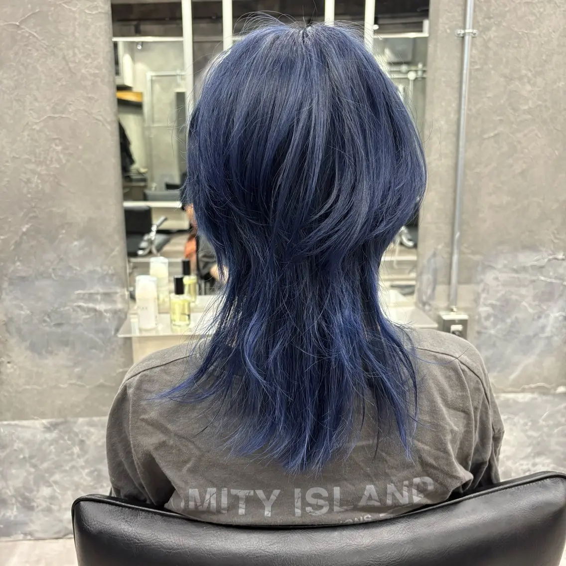 カラー ネイビーカラー シルバー ヘアカラー BEL Hinataのヘアスタイル