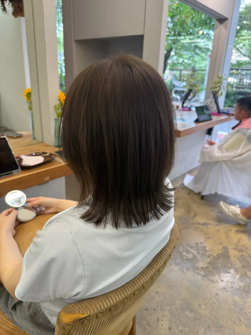 ミディアム 鈴木 映美のヘアスタイル