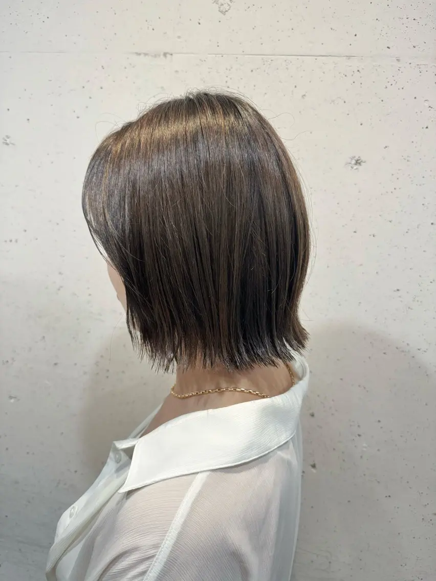 ショート カラー ベージュカラー オリーブベージュ illatos あやののヘアスタイル