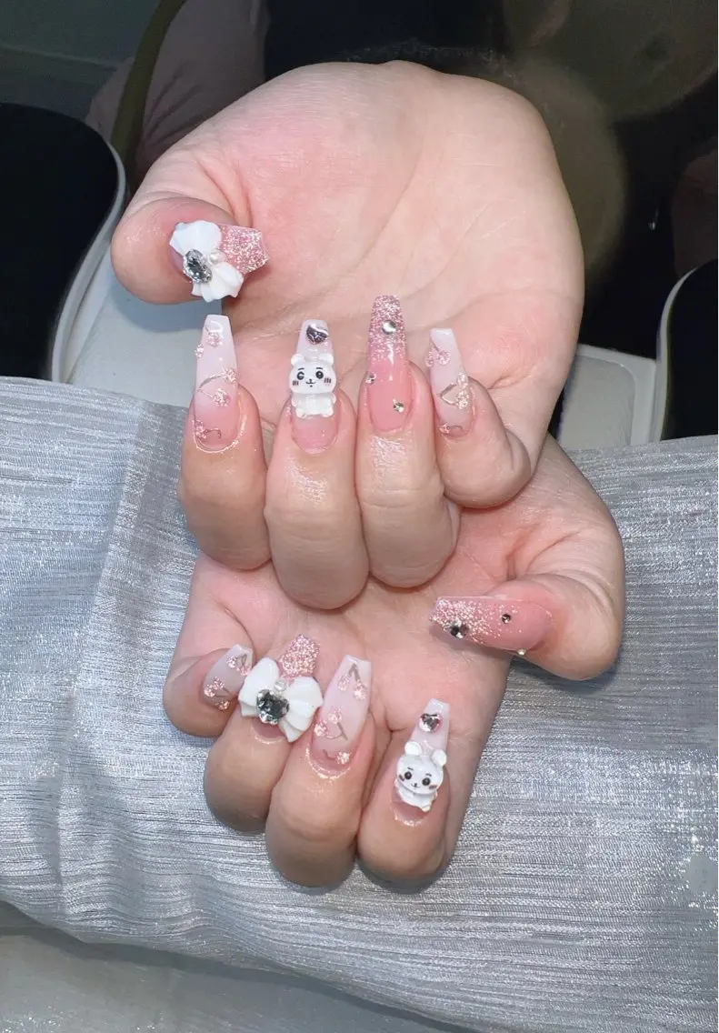 ネイル オーロラネイル チークネイル 長さ出し フットネイル フレンチネイル ハンドネイル Lee Nailsのネイルデザイン