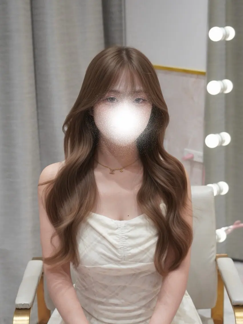 セミロング ヘアカラー 艶ダブルカラー🩰ハ イトーン🤍香織のヘアスタイル