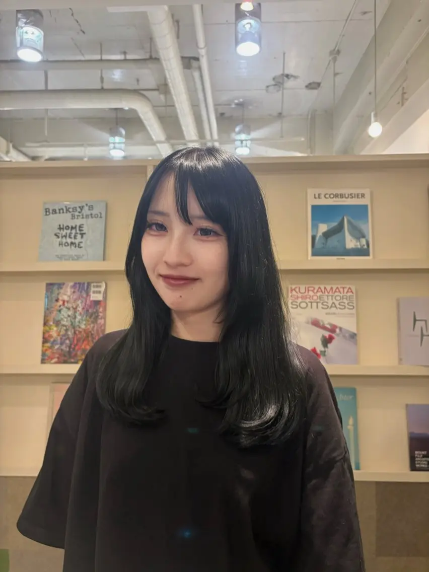 ロング カラー カット ヘアカラー Poche 丸山 愛万音のヘアスタイル