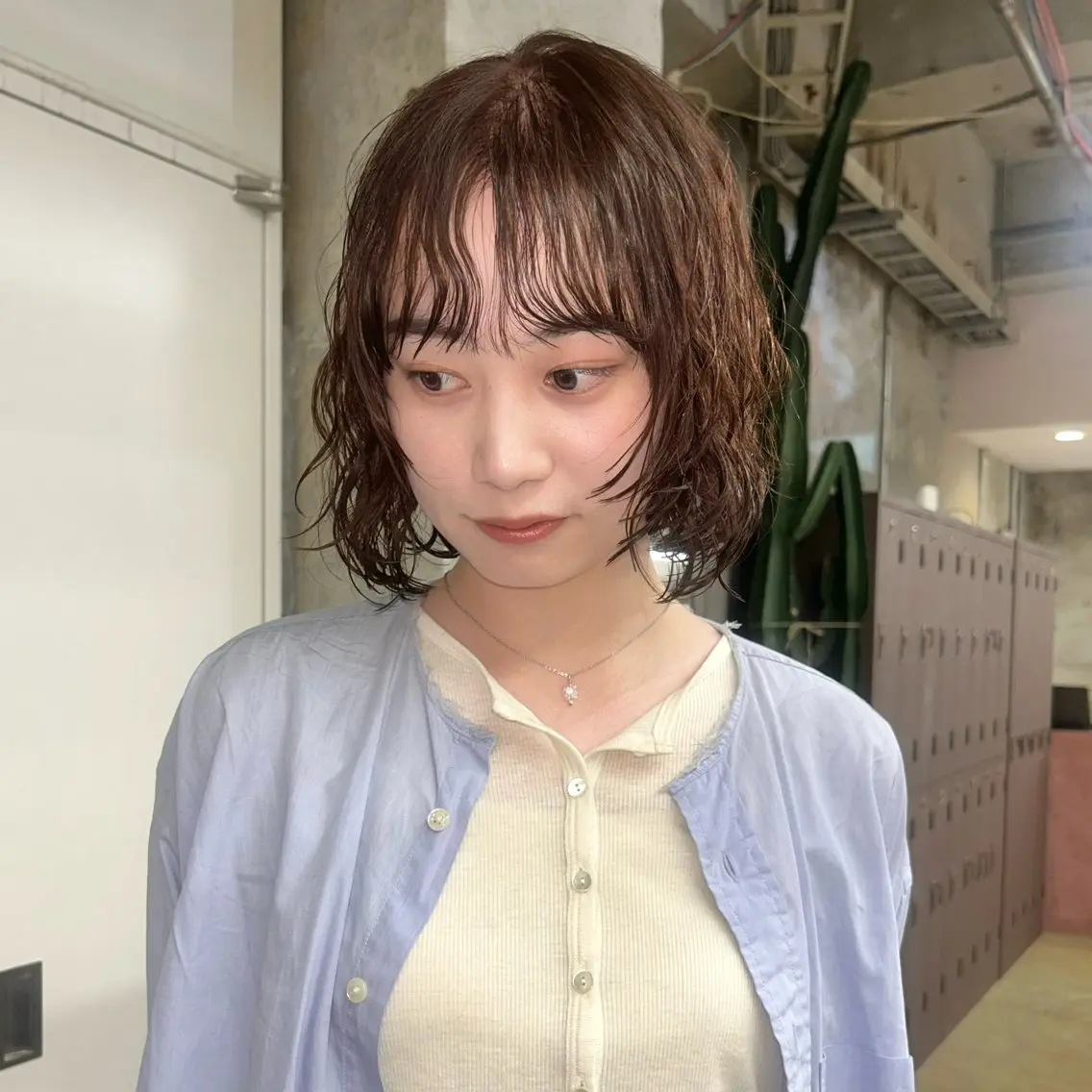 ミディアム カラー パーマ ミディアムパーマ ブラウンカラー ボブ 顔周りカット レイヤーカット カット ヘアカラー パーマ 伊藤ほのか/柔らかパ ーマ/ダブルカラーのヘアスタイル