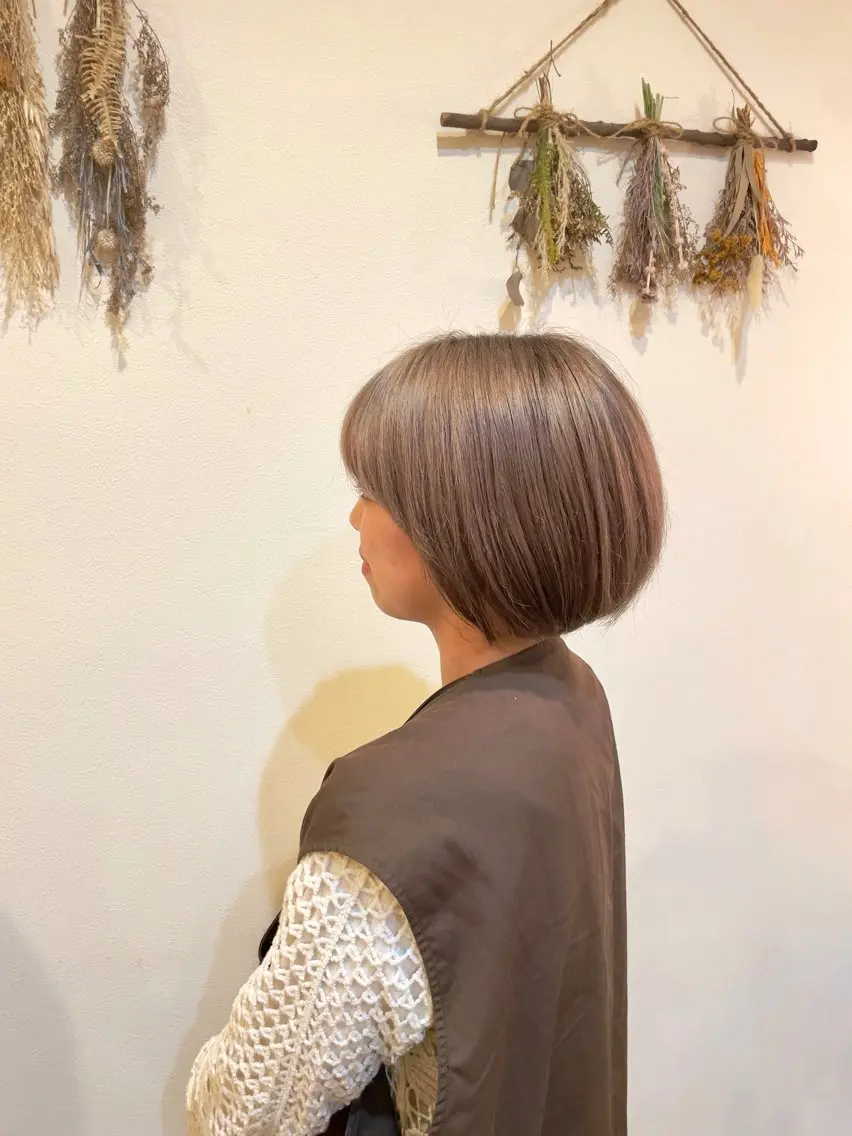 ショート カラー ベージュカラー ブリーチ ミルクティーベージュ 中村 樹菜のヘアスタイル