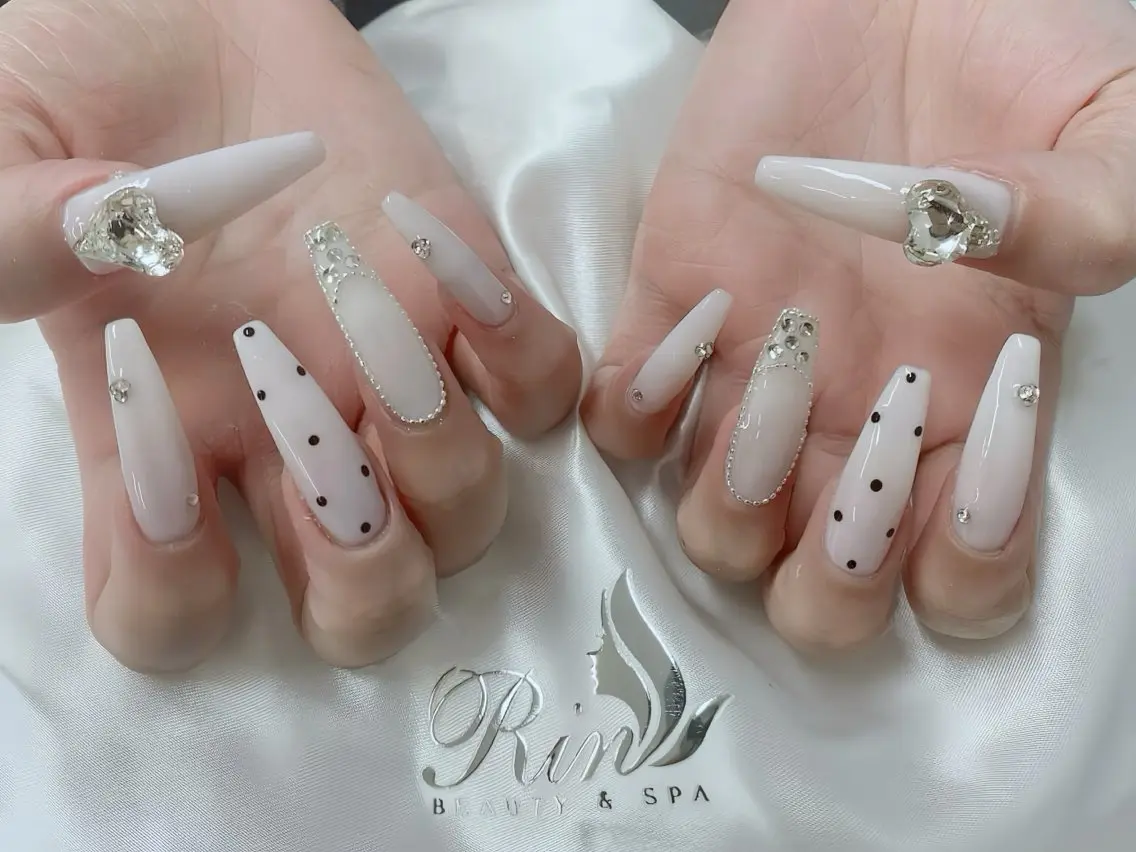ネイル アニマル柄 ボルドー ブラウン チークネイル フレンチネイル ハンドネイル Rin Nail 新大久保店のネイルデザイン