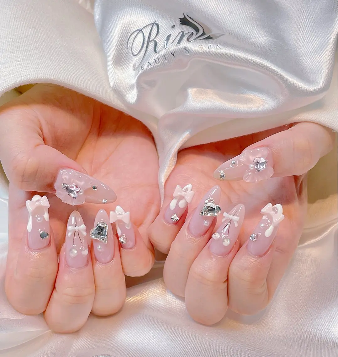ネイル チークネイル フレンチネイル ガラスフレンチ グラデーション キラキラネイル ハンドネイル Rin Nail 新大久保店のネイルデザイン