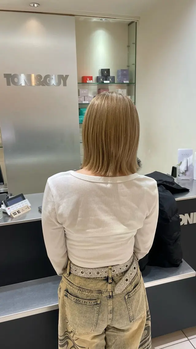 ミディアム カラー 岡本 七星のヘアスタイル