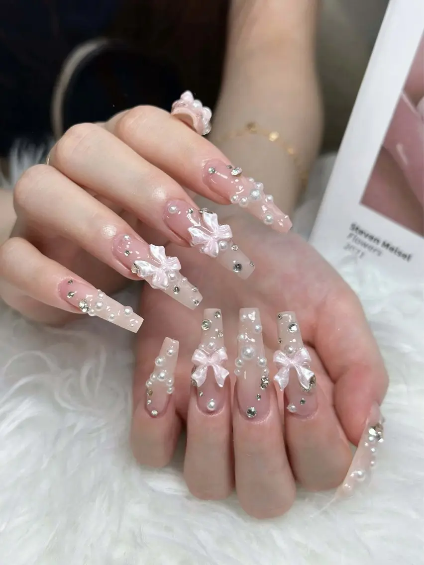 ネイル チークネイル ドット フレンチネイル グラデーション ハート ハンドネイル ハンドケア Eli Muse 新宿ネイルのネイルデザイン