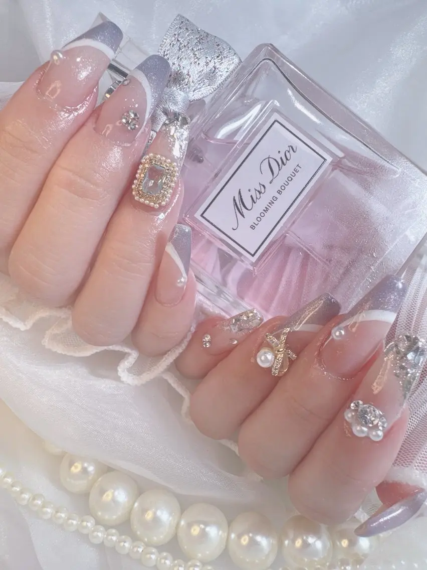 ネイル アートネイル カジュアル 長さ出し フレンチネイル ガーリー Anela🪞アネラ 久屋大通🫧EMIのネイルデザイン