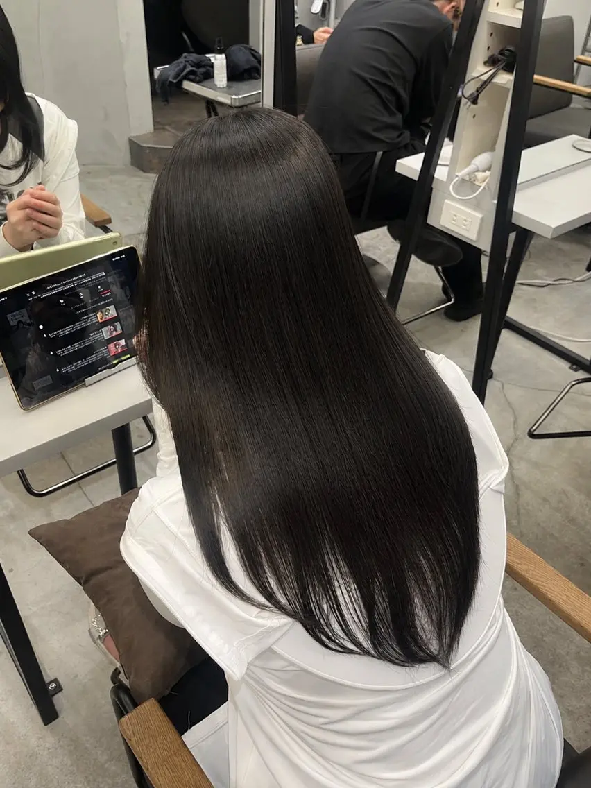 ロング パーマ 縮毛矯正 トリートメント 韓国×艶ハイトーンが かわいい✨️リオ🍒のヘアスタイル