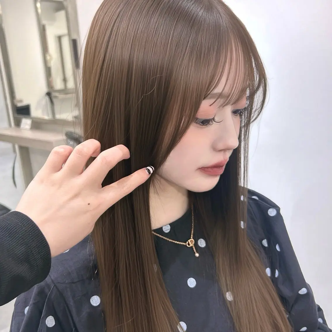 ロング カラー ベージュカラー ブリーチ ブリーチなしカラー オリーブベージュ 顔周りカット カット ヘアカラー トリートメント yuuka 🖤韓国ヘア🖤のヘアスタイル