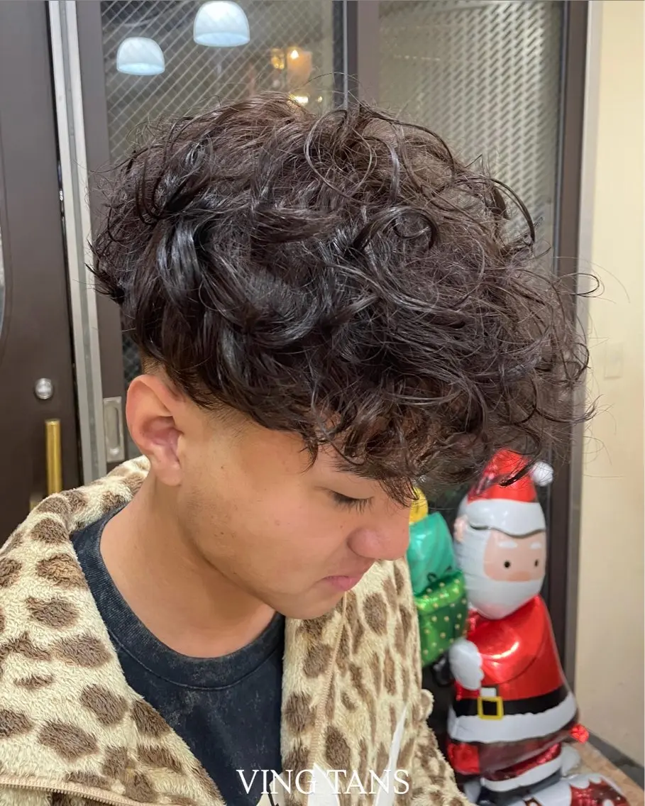 パーマ メンズ フェードカット スペインカール パーマ 國田拓海 / VINGTANSのヘアスタイル