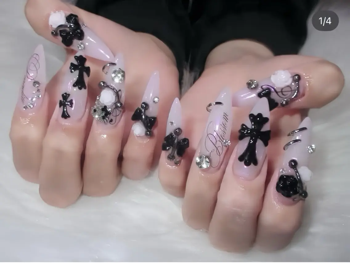 ネイル ブルー フラッシュネイル フラワーネイル ホログラムネイル キラキラネイル ハンドネイル Rin Nail 新大久保店のネイルデザイン