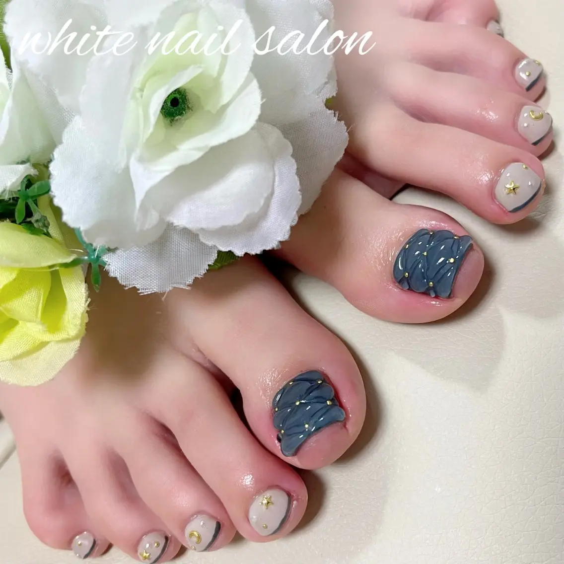 ネイル ラメ(グリッター) フットネイル white nail salonのネイルデザイン
