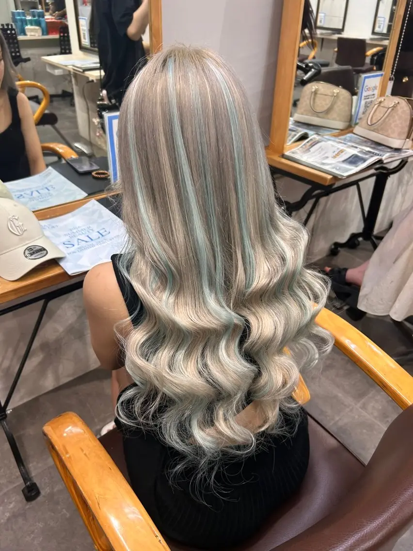 ロング カラー ヘアカラー エクステ 🌸U-topia 🌸伊藤穂乃花🌸のヘアスタイル