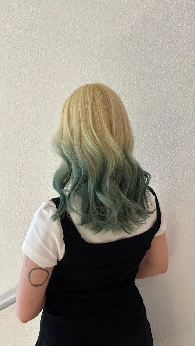 ロング カラー ヘアカラー 🍓ブリーチカラー 🎀nene🍓のヘアスタイル