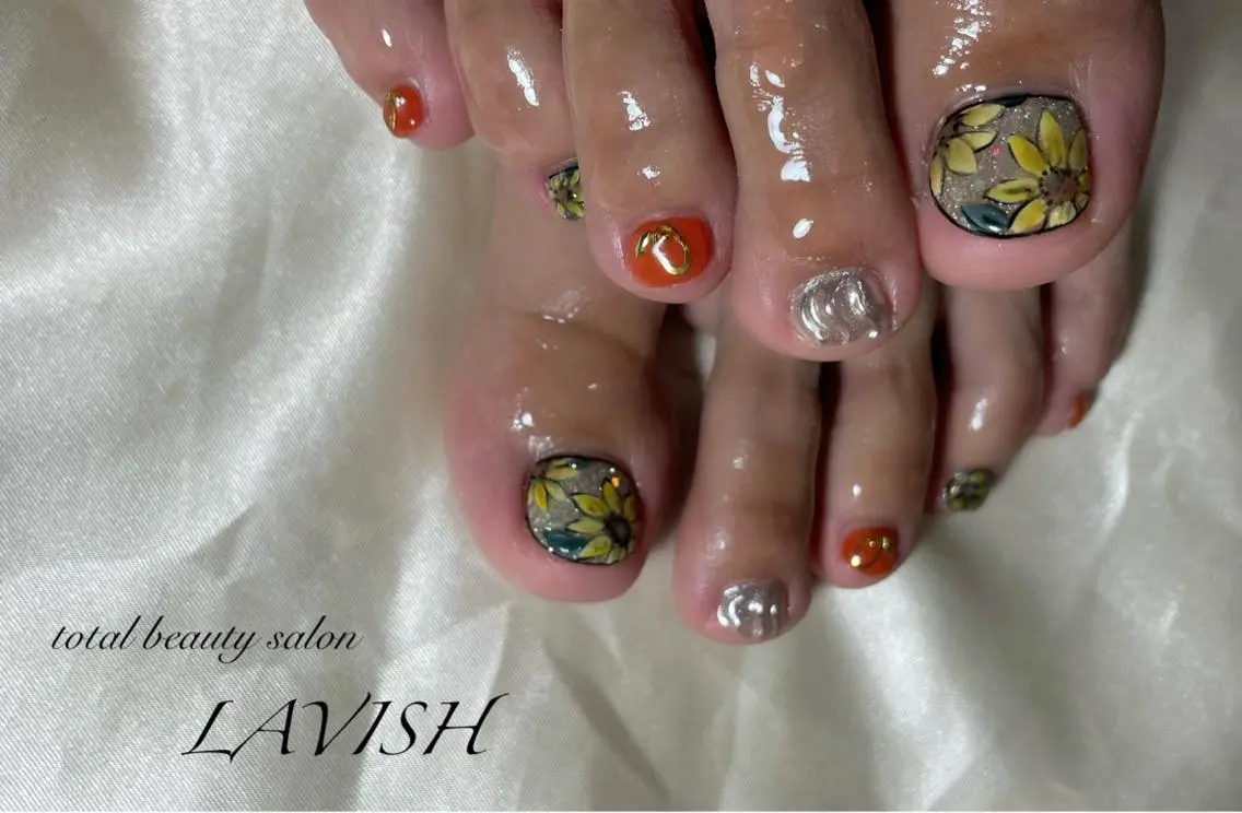 ネイル LAVISH 大和店 emi・:*+のネイルデザイン