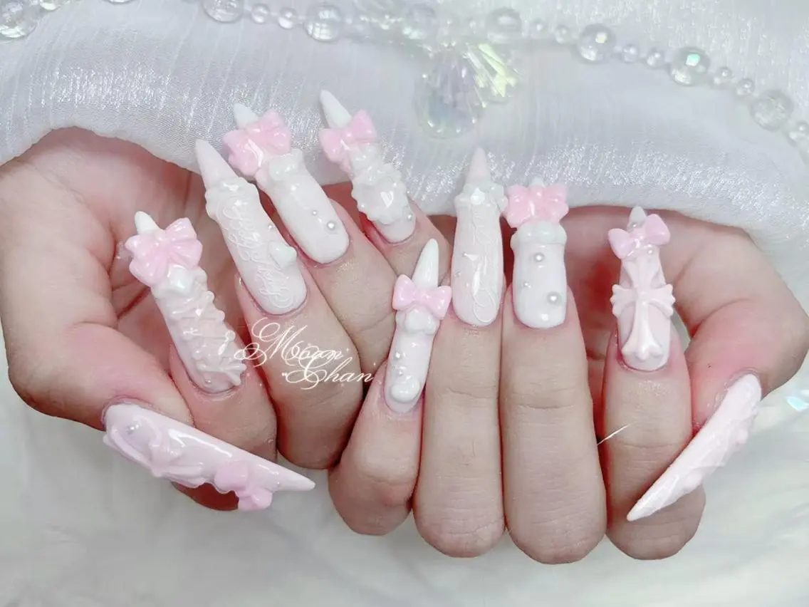 ネイル 長さ出し キラキラネイル 韓国ネイル ロングネイル マグネットネイル ハンドネイル ハンドケア MUNI🎀 NAIL のネイルデザイン