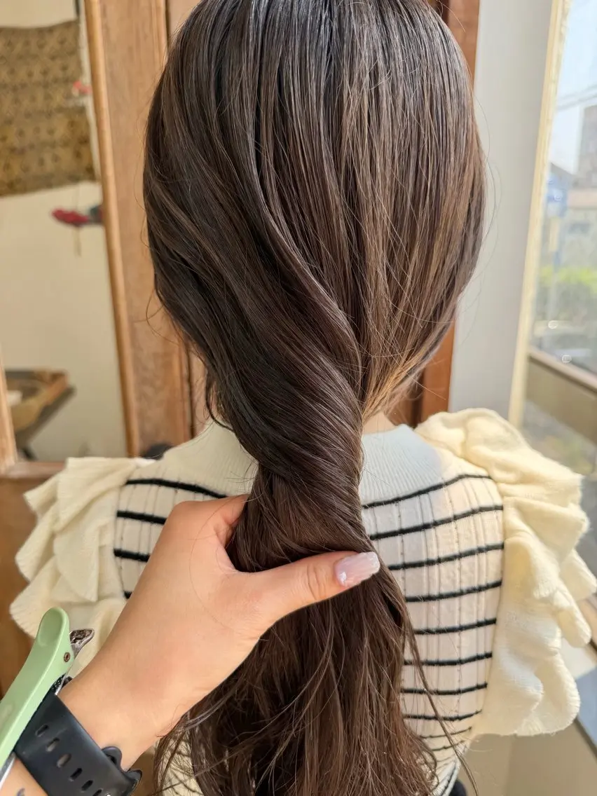 カラー ブリーチ ダブルカラー 安谷 彩香のヘアスタイル