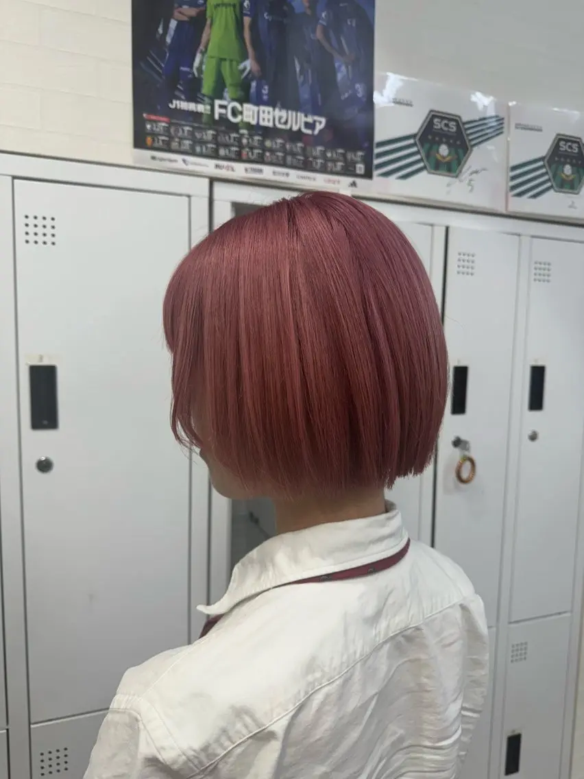 ショート 横浜🦋ハイトーン 🫐シャドウルーツのヘアスタイル