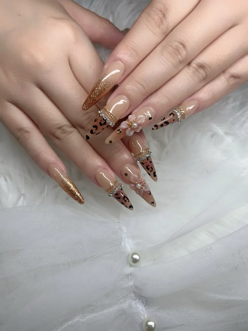 ネイル ハンドネイル YOLO NAILのネイルデザイン