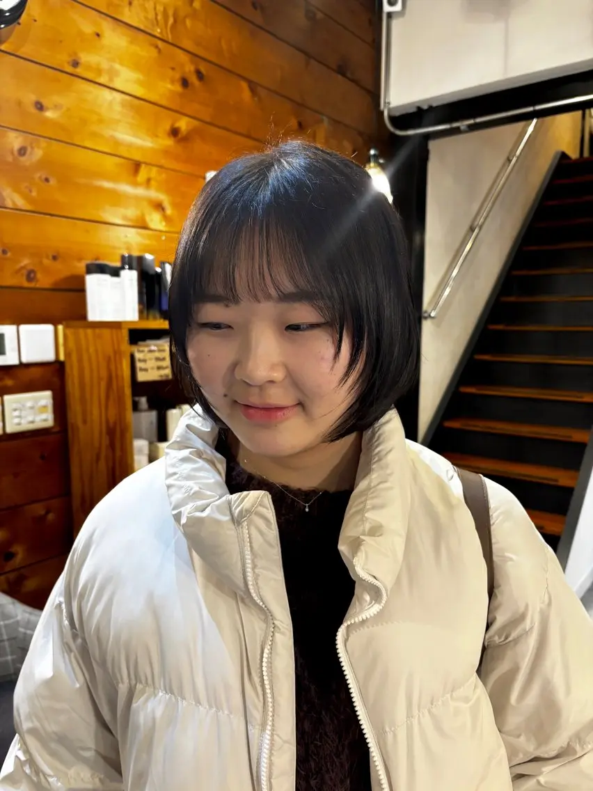 ショート カラー レイヤーカット 岸本 まほのヘアスタイル
