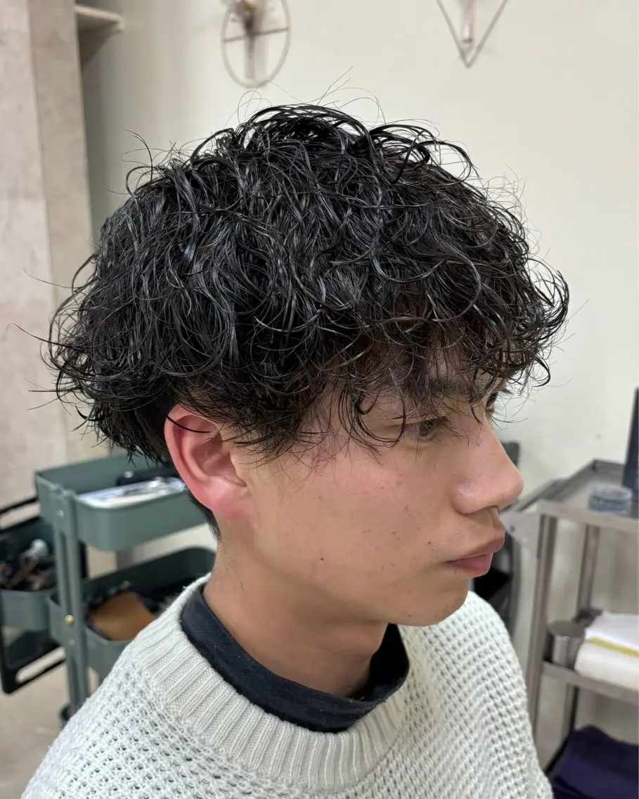 パーマ メンズ 会社で浮かない ビジネスヘア/心斎橋のヘアスタイル