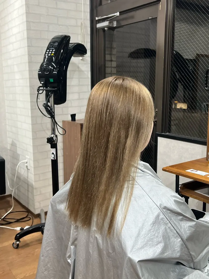 ロング ヘアカラー イリオモテ レナのヘアスタイル